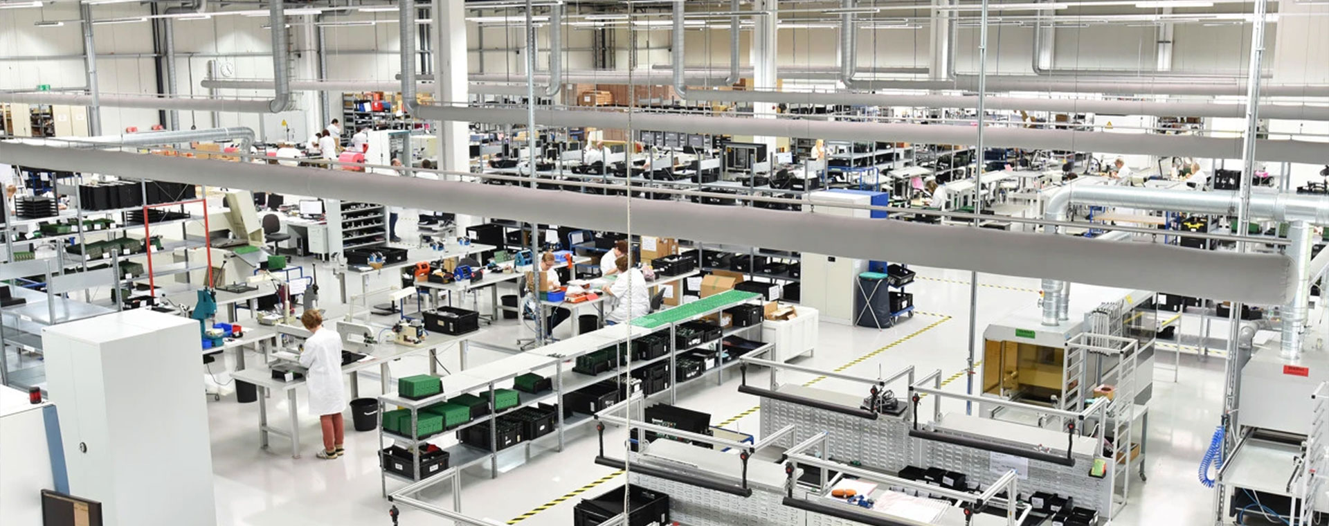 Во избежание скрытых опасностей сотрудники фронтовой полиции должны носить перчатки с защитой от порезов.