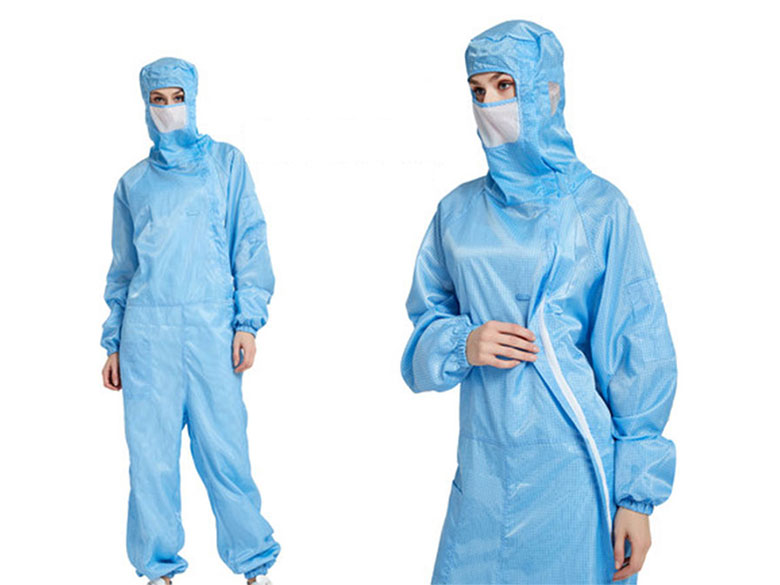 Процесс электростатической обработки двух типов одежды от электростатического разряда